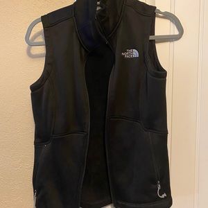 North face vest women’s size small black
